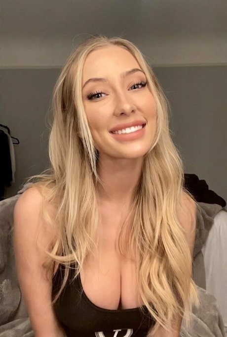 Naakte gelekte OnlyFans-foto van Courtneymeyers18