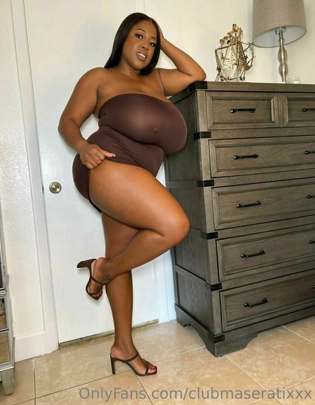 Naakte gelekte OnlyFans-foto van Clubmaseratixxx
