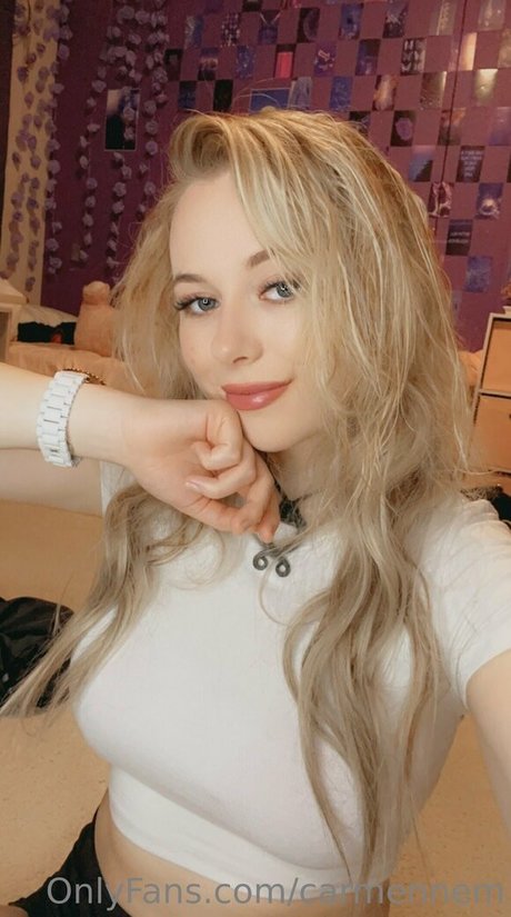 Naakte gelekte OnlyFans-foto van Carmennem