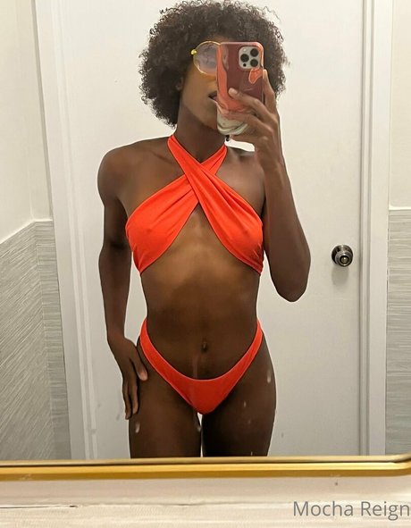 Naakte gelekte OnlyFans-foto van Mochareignvip