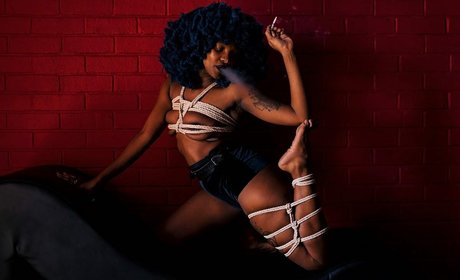 Naakte gelekte OnlyFans-foto van Moonchild Sanelly