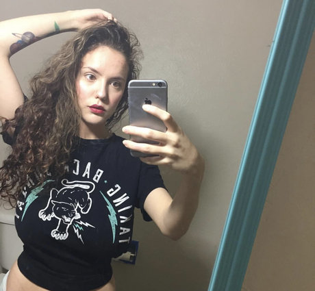 Naakte gelekte OnlyFans-foto van Laura Marie