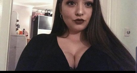 Naakte gelekte OnlyFans-foto van Isabellaell