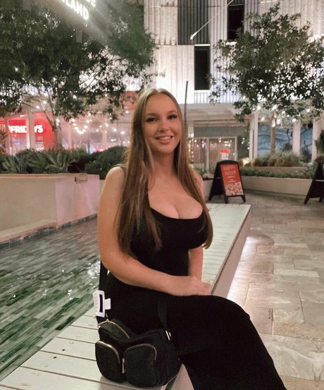 Naakte gelekte OnlyFans-foto van Ella B
