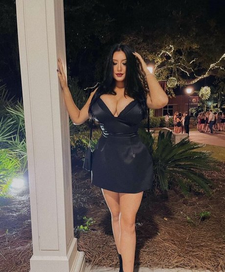 Naakte gelekte OnlyFans-foto van Olivia O