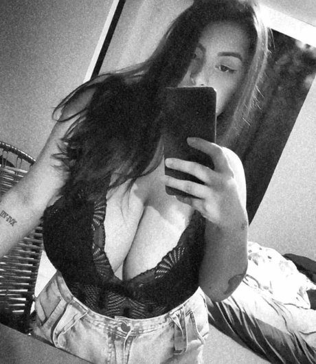 Naakte gelekte OnlyFans-foto van Cyntia K