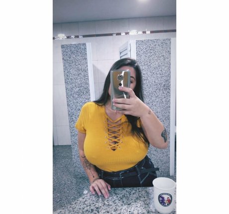 Naakte gelekte OnlyFans-foto van Cyntia K
