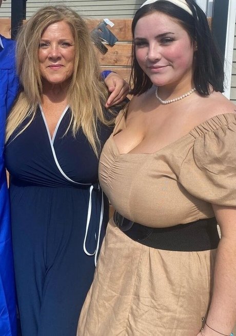 Naakte gelekte OnlyFans-foto van Kenzie A