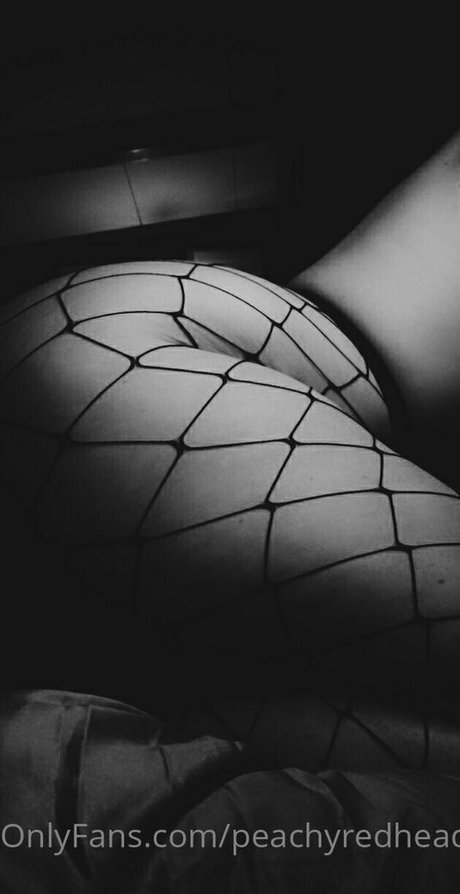 Naakte gelekte OnlyFans-foto van Peachyredheadbabe91