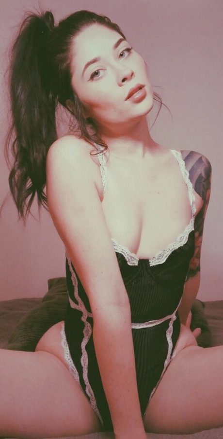Naakte gelekte OnlyFans-foto van Kimchifletcher