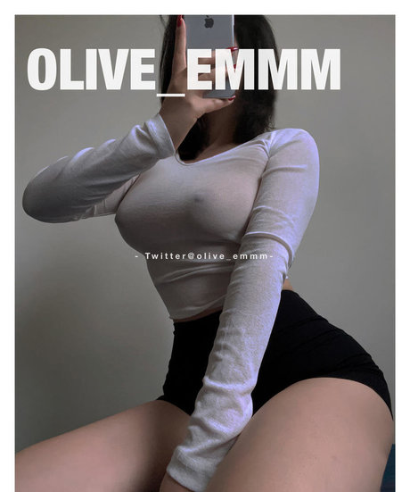 Naakte gelekte OnlyFans-foto van Oliveemmm