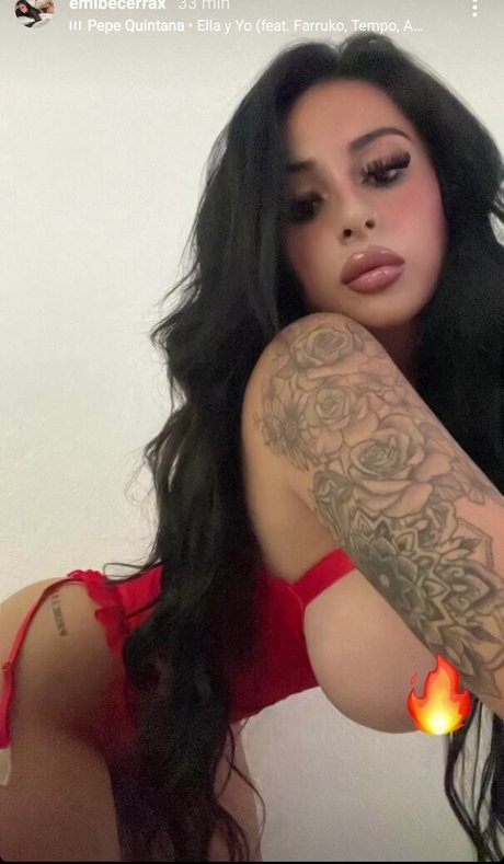 Naakte gelekte OnlyFans-foto van Emi Becerra