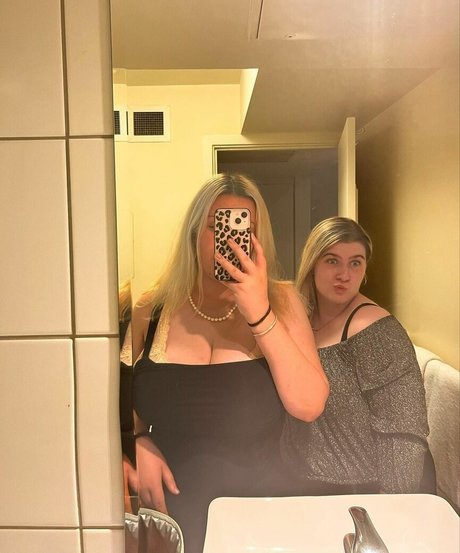 Naakte gelekte OnlyFans-foto van Emily J