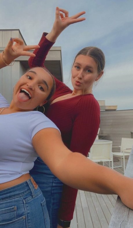 Naakte gelekte OnlyFans-foto van Hannah V