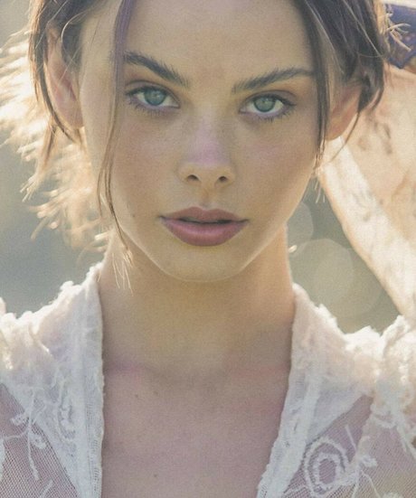 Naakte gelekte OnlyFans-foto van Meika Woollard