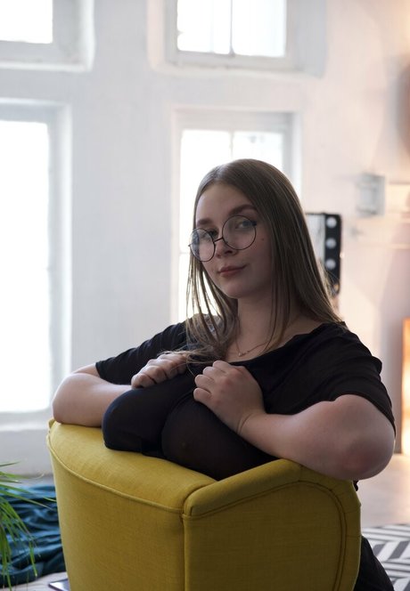 Naakte gelekte OnlyFans-foto van Lucylaistner