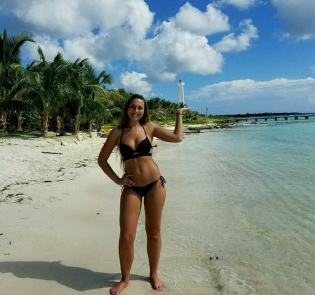 Naakte gelekte OnlyFans-foto van Shaylee Starr