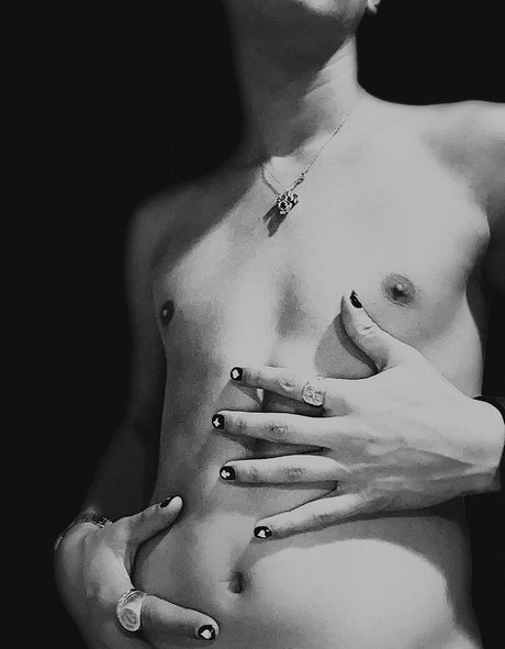 Naakte gelekte OnlyFans-foto van Xtheromanempire1