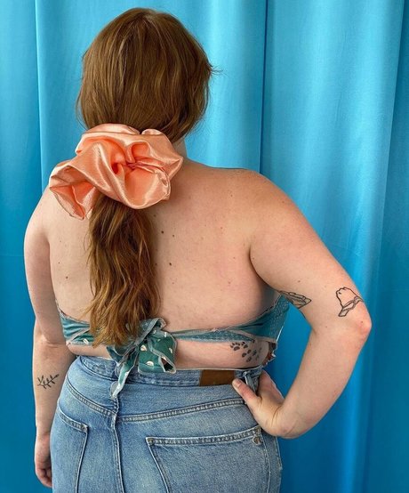 Naakte gelekte OnlyFans-foto van Cayley M