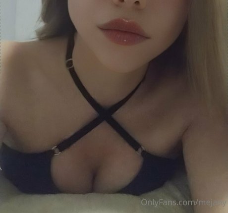 Naakte gelekte OnlyFans-foto van Mejany
