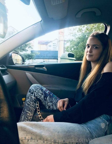Naakte gelekte OnlyFans-foto van Gi00rgia