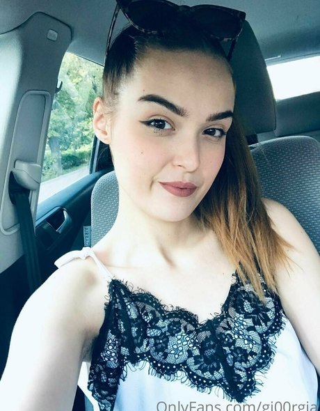 Naakte gelekte OnlyFans-foto van Gi00rgia