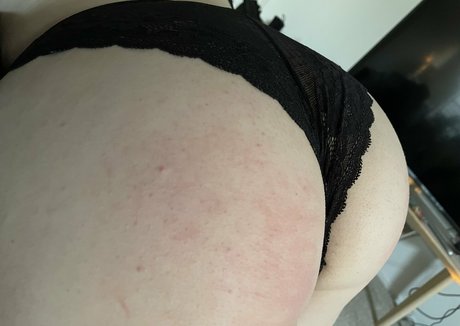 Naakte gelekte OnlyFans-foto van Carrionprincess