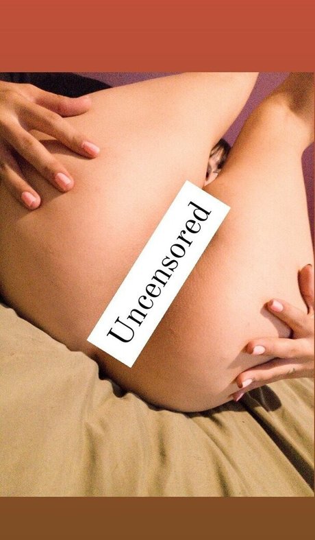 Naakte gelekte OnlyFans-foto van Blommpita