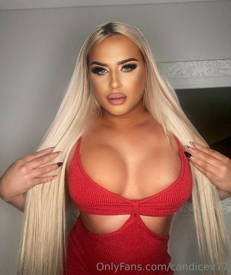 Naakte gelekte OnlyFans-foto van Candicev77
