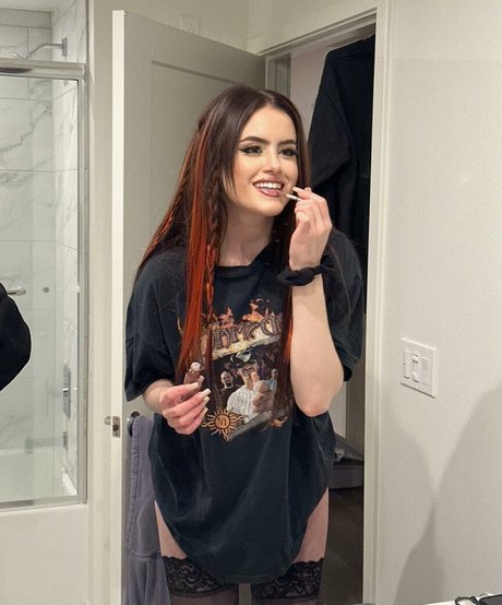 Naakte gelekte OnlyFans-foto van Kiiara