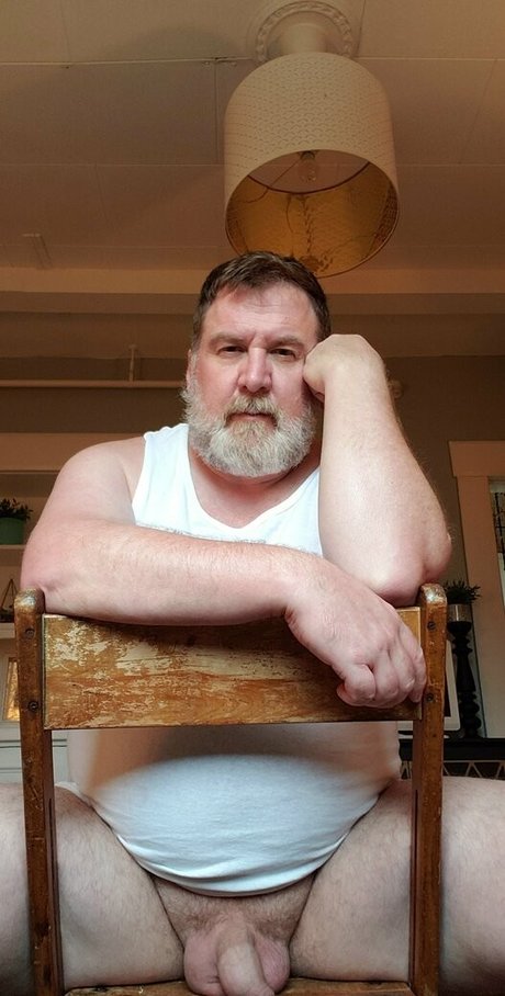 Naakte gelekte OnlyFans-foto van Bearinheat