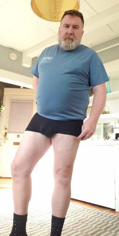 Naakte gelekte OnlyFans-foto van Bearinheat