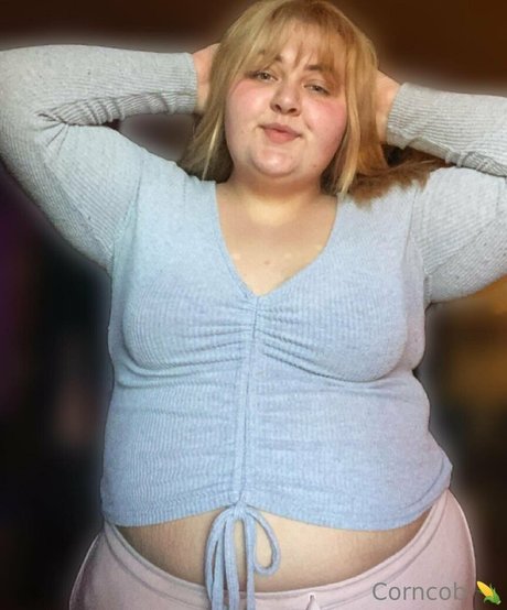 Naakte gelekte OnlyFans-foto van Plussizebrattt2