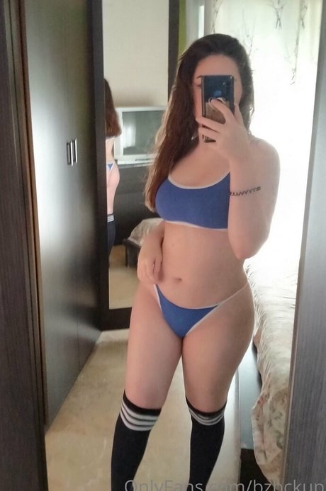 Naakte gelekte OnlyFans-foto van Bzbckup