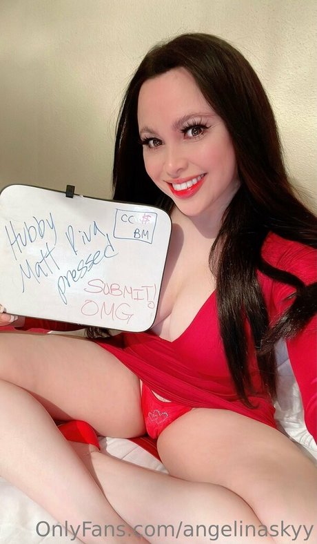 Naakte gelekte OnlyFans-foto van Angelinaskyy