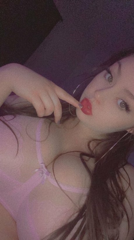 Naakte gelekte OnlyFans-foto van Downdanielle