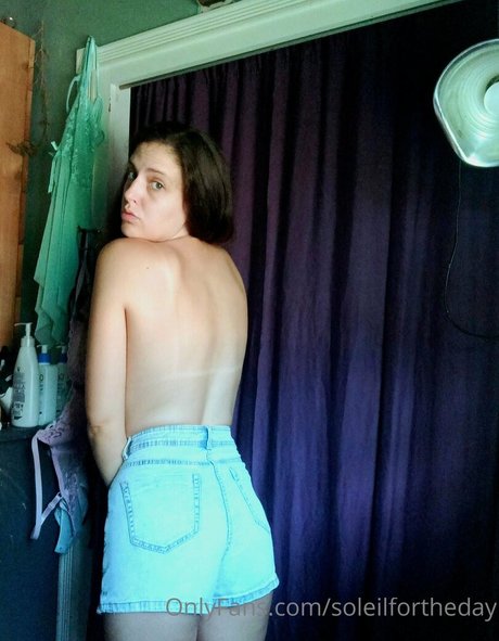 Naakte gelekte OnlyFans-foto van Soleilfortheday