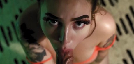 Naakte gelekte OnlyFans-foto van Sativa Sparks