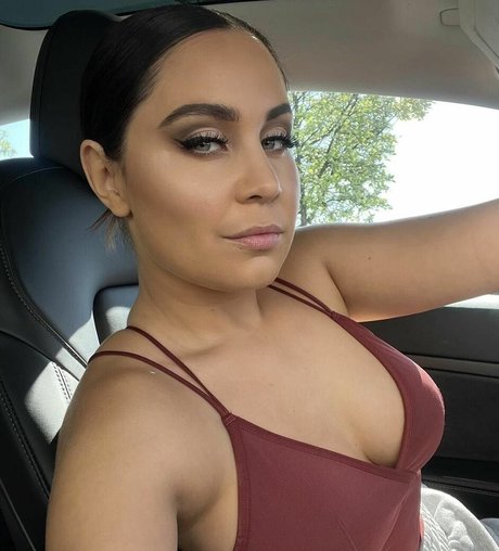 Naakte gelekte OnlyFans-foto van Anna Abreu