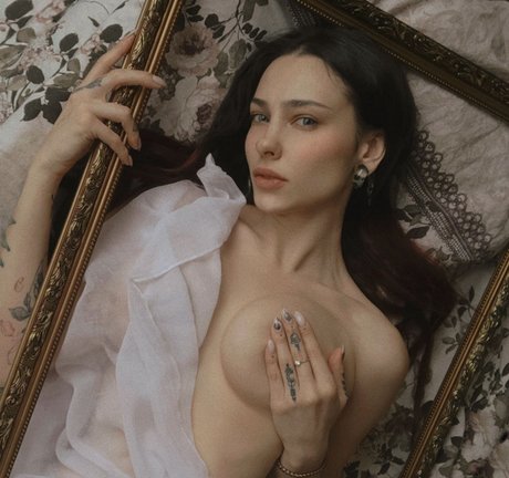 Naakte gelekte OnlyFans-foto van Kit Lilith