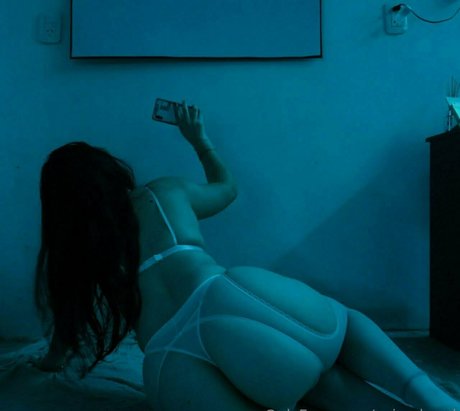 Naakte gelekte OnlyFans-foto van Spicycheryl