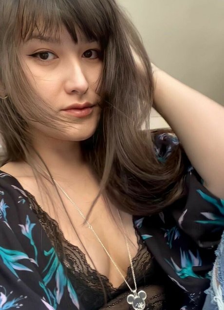 Naakte gelekte OnlyFans-foto van Thais Matsufugi
