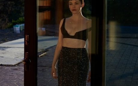 Naakte gelekte OnlyFans-foto van Rose Mcgowan