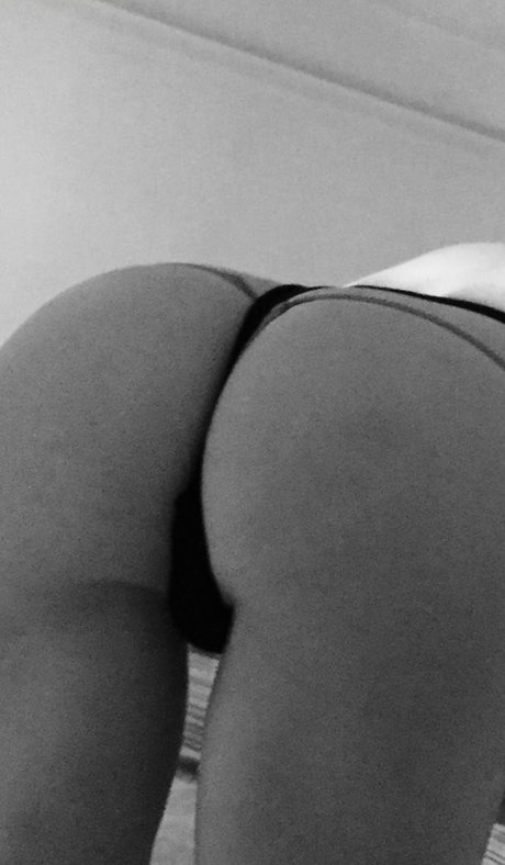 Naakte gelekte OnlyFans-foto van Rose Mcgowan