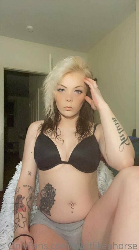 Naakte gelekte OnlyFans-foto van Builtlikeahorse