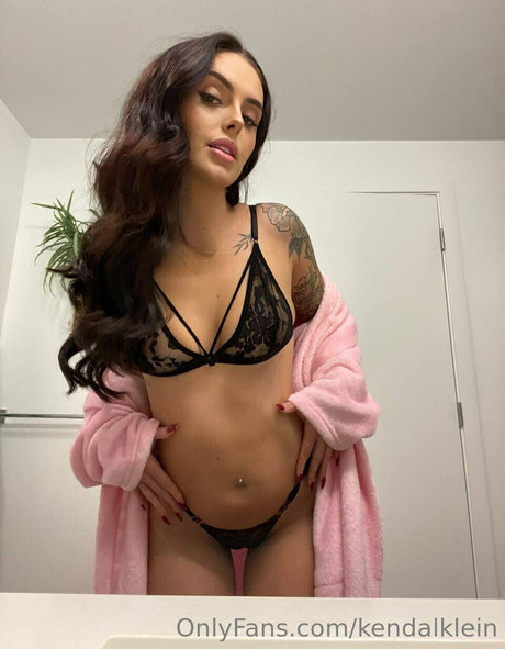 Naakte gelekte OnlyFans-foto van Kendalklein