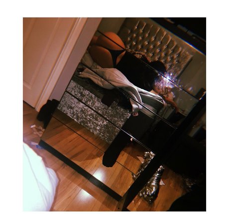 Naakte gelekte OnlyFans-foto van Georgiamay23