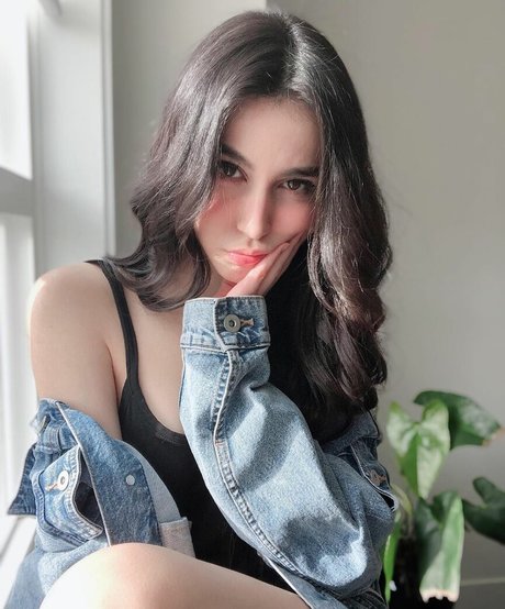 Naakte gelekte OnlyFans-foto van Midna