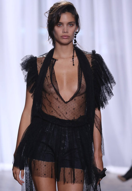 Naakte gelekte OnlyFans-foto van Sara Sampaio