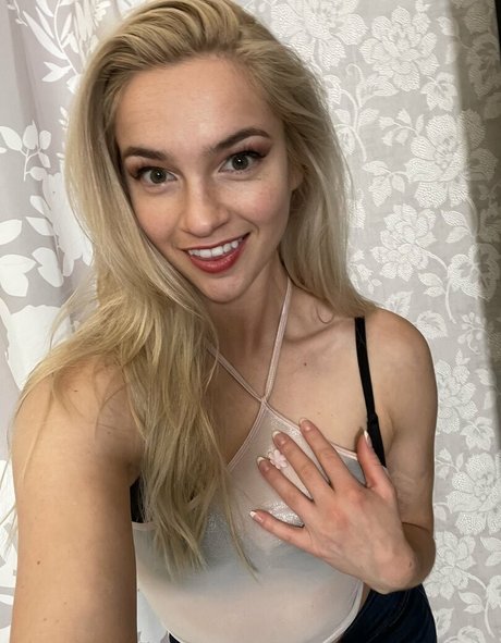 Naakte gelekte OnlyFans-foto van Mandy Marx